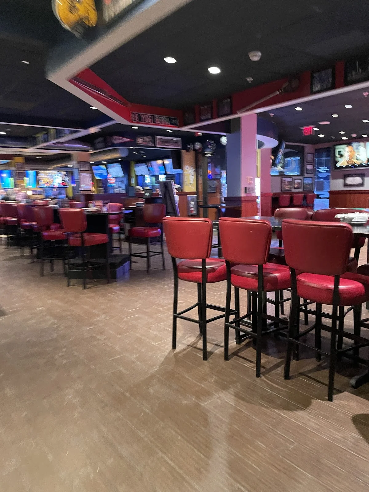 Recovery Sports Grill - Photo 3