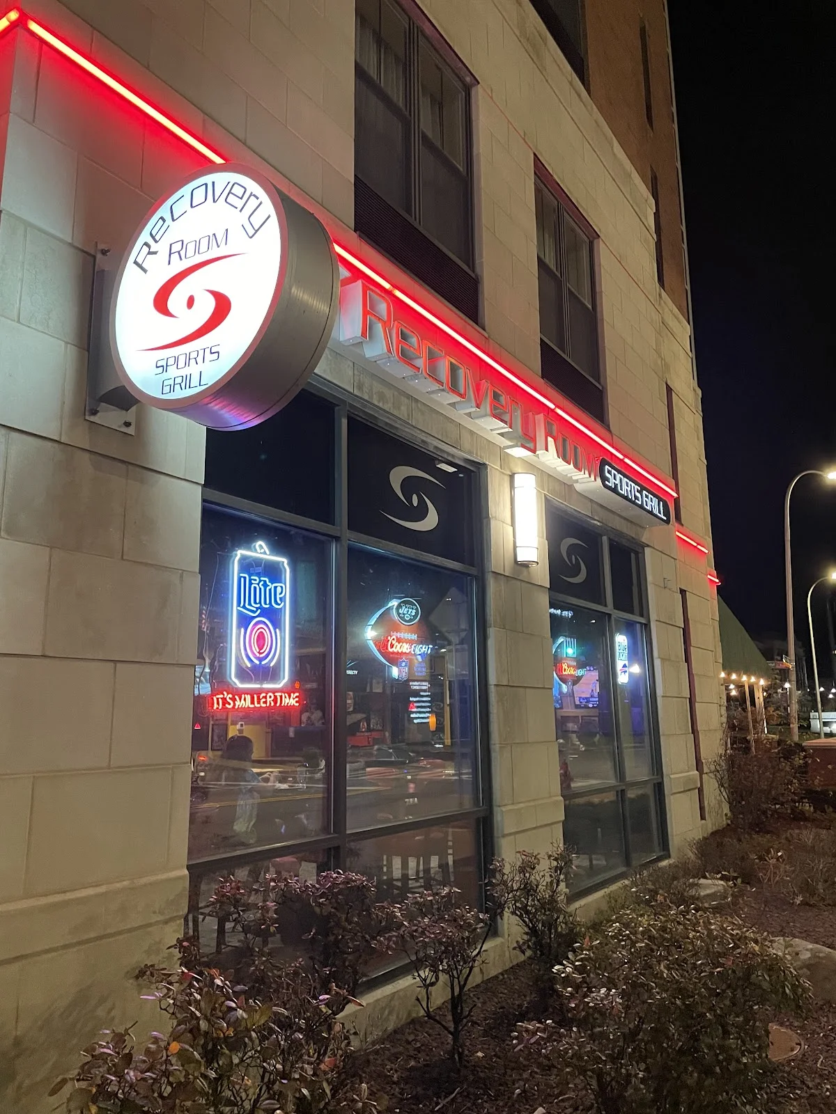 Recovery Sports Grill - Photo 4