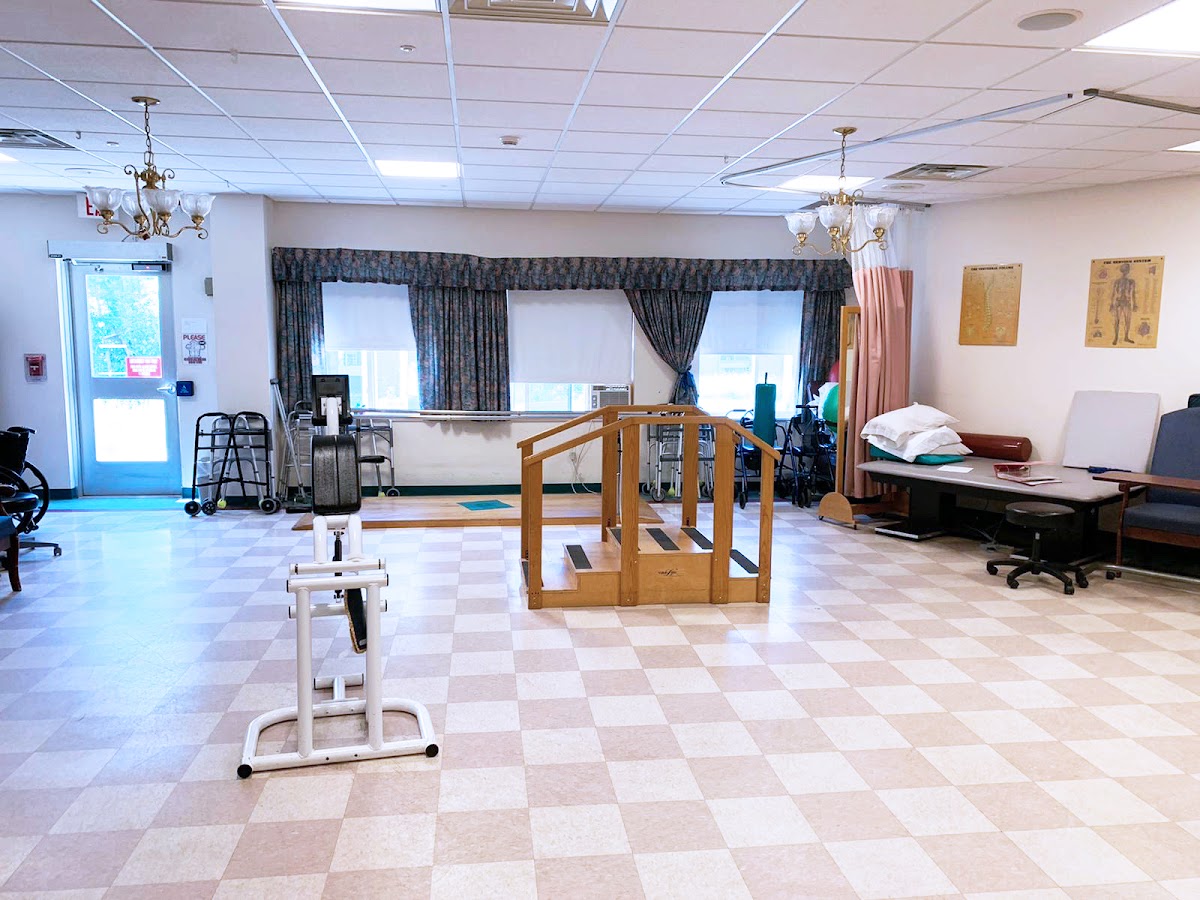 Delmar Center for Rehabilitation and Nursing - Photo 6